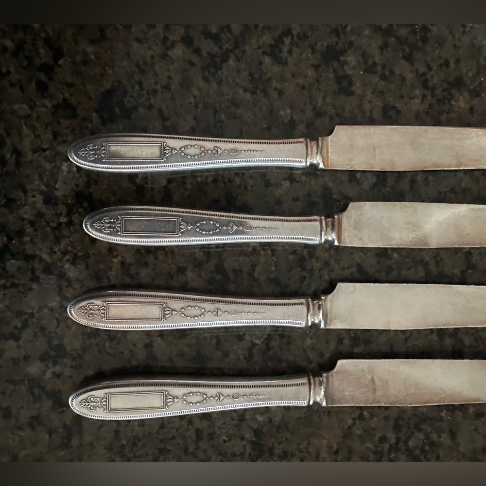 4, 1921 Grosvenor “Community” Oneida SilverPlate Knives - Great condition